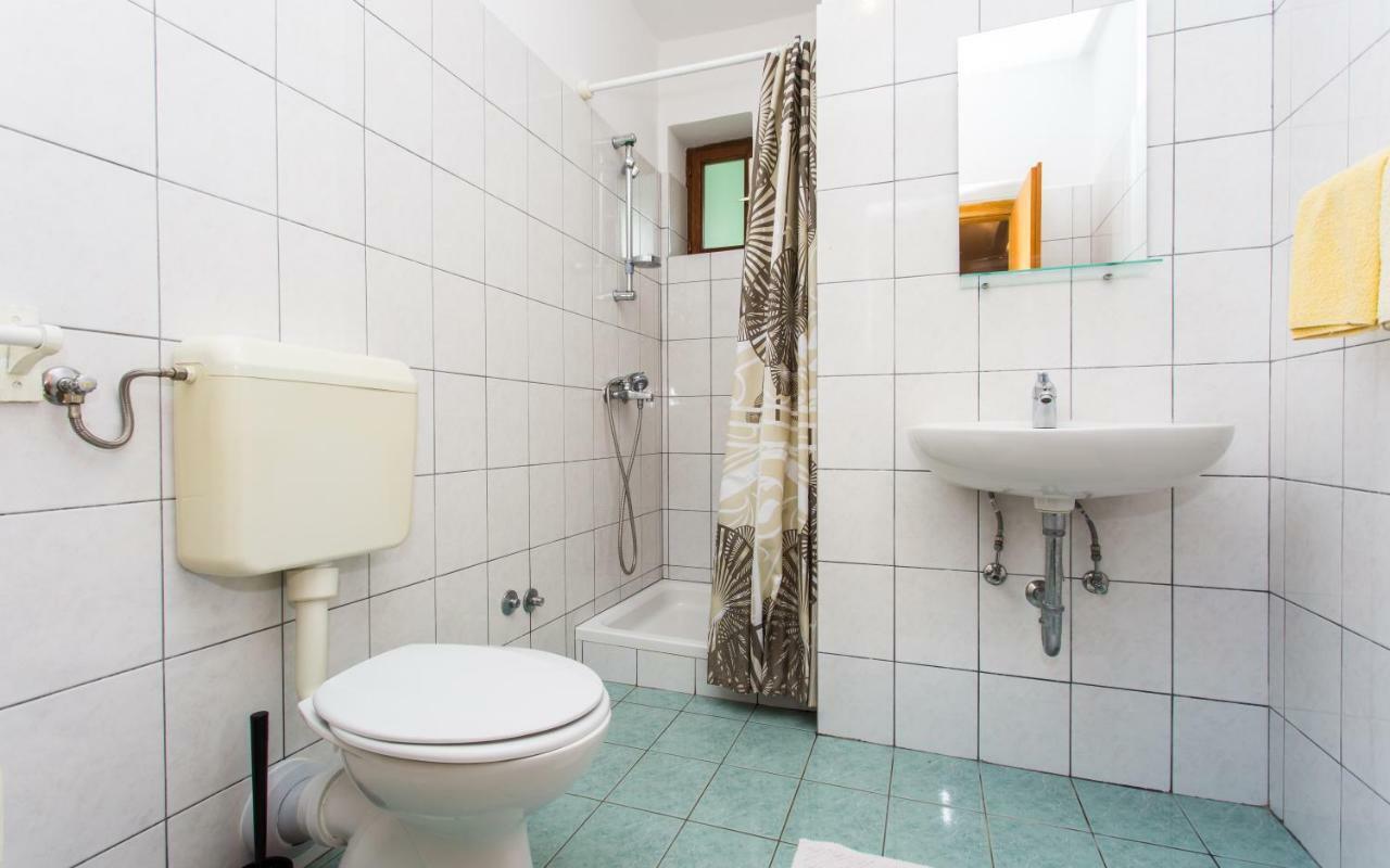 Apartments Luka 2 Baška Eksteriør billede